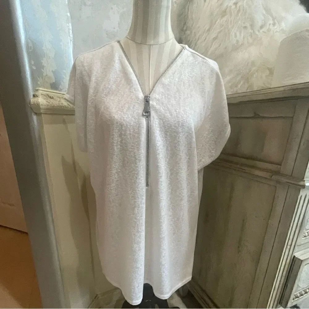 JOAN VASS Zipper Front V Neck Top!
